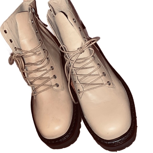 BLACK SUEDE STUDIO DREA FENDI LEATHER BOOTS - Picture 4 of 9